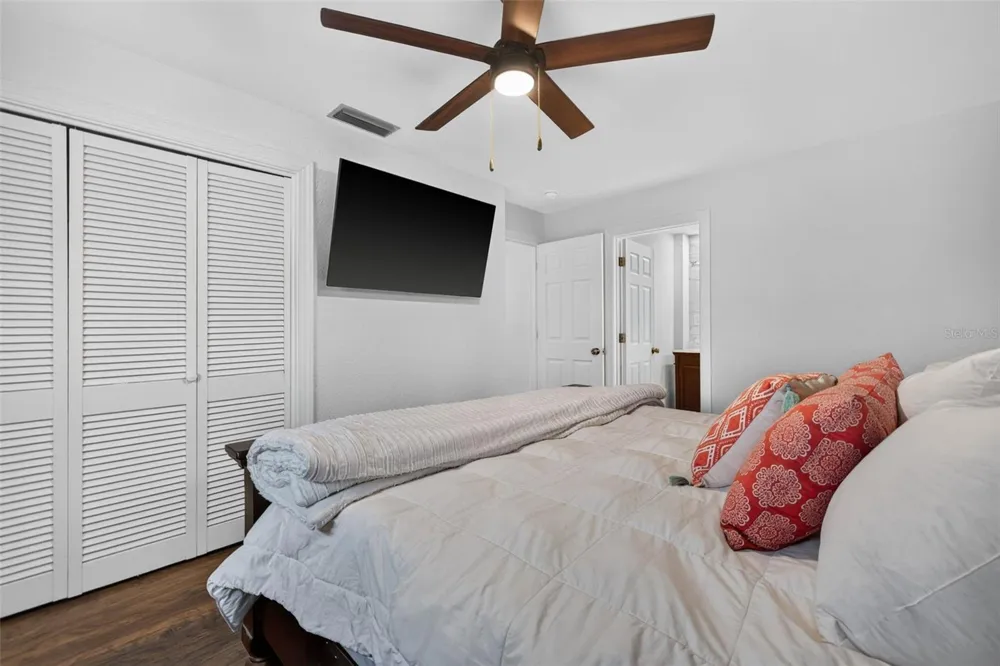 1667 DAKOTA AVENUE NE St Petersburg, FL 33703
