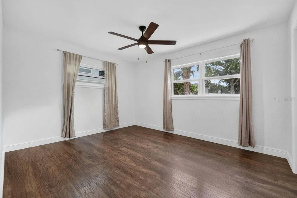 1667 DAKOTA AVENUE NE St Petersburg, FL 33703