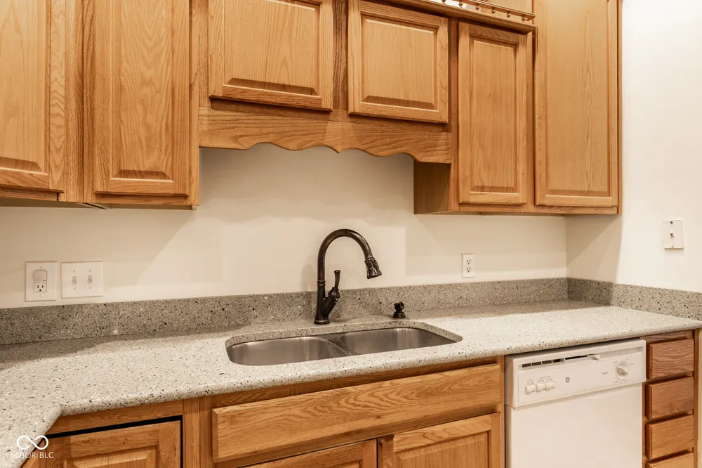 6886 Park Square Drive #C Avon, IN 46123