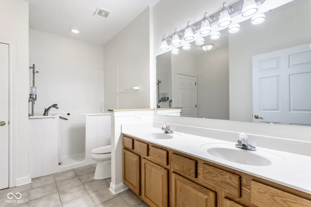 6886 Park Square Drive #C Avon, IN 46123