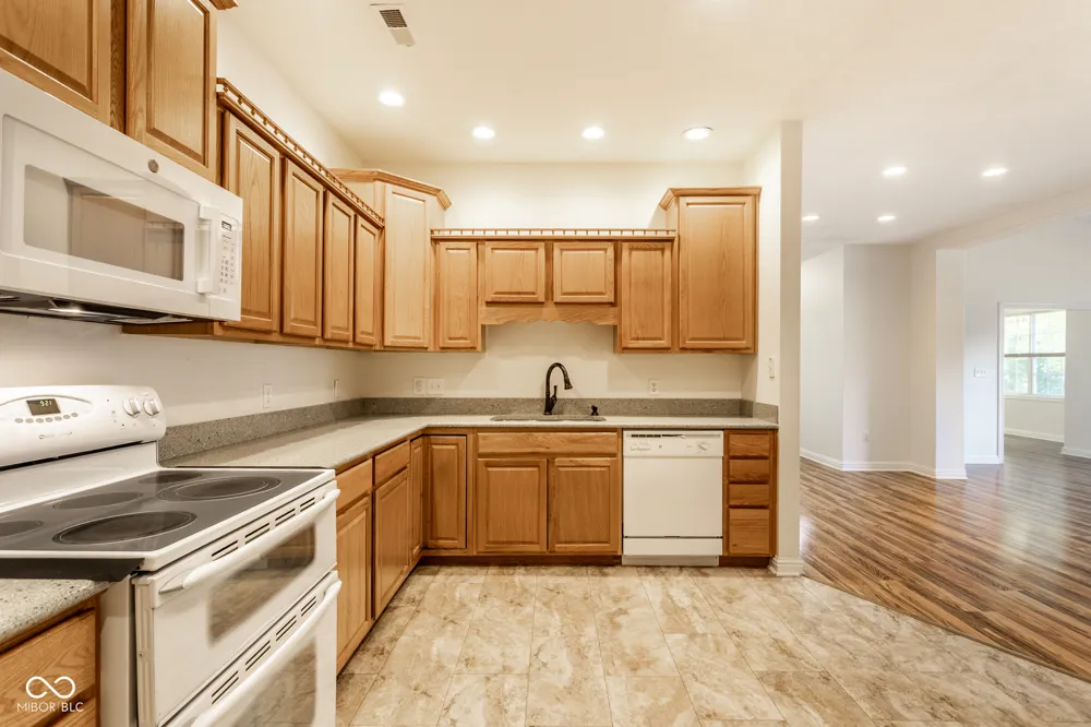 6886 Park Square Drive #C Avon, IN 46123