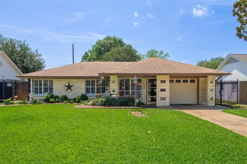2107 Bron Holly Drive Houston, TX 77018