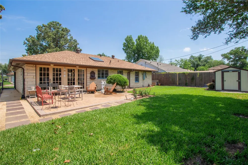2107 Bron Holly Drive Houston, TX 77018