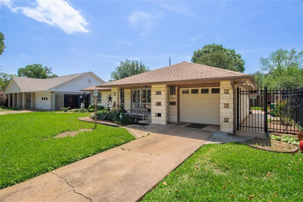 2107 Bron Holly Drive Houston, TX 77018