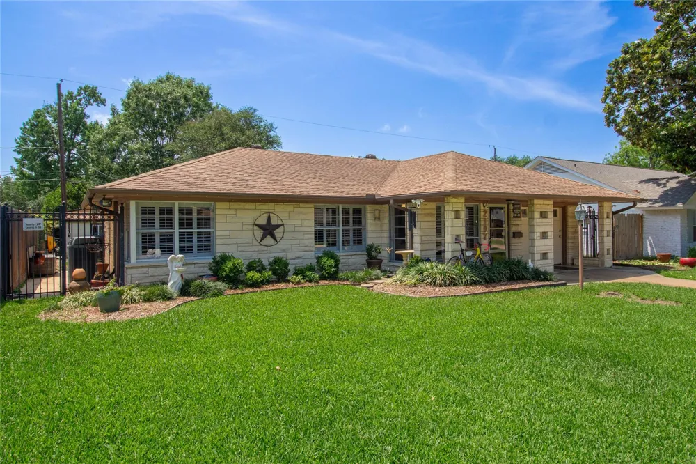 2107 Bron Holly Drive Houston, TX 77018