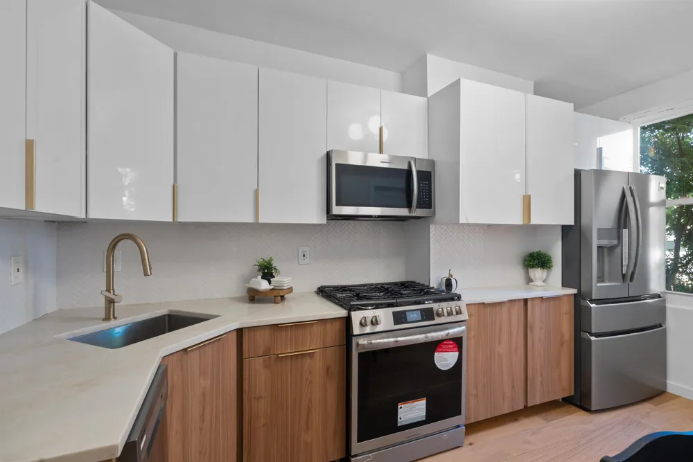 110 MAPLE ST Weehawken, NJ 07086