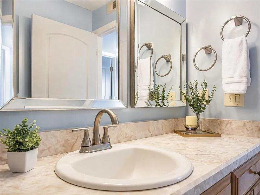 73 Royal Oak Court #101 Vero Beach, FL 32962