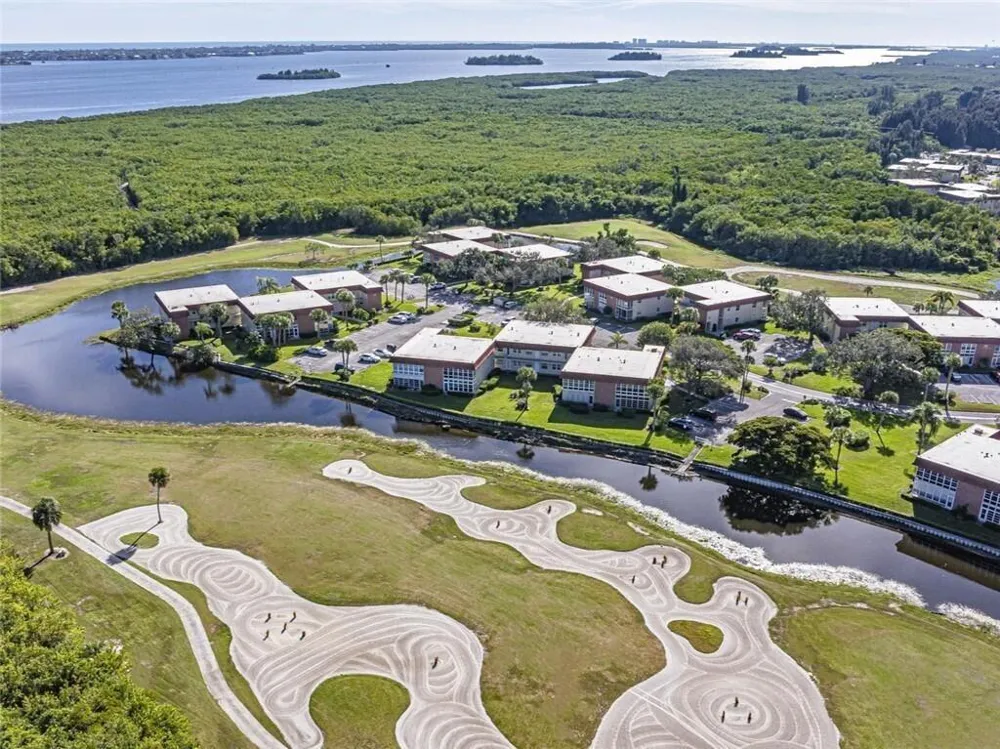 73 Royal Oak Court #101 Vero Beach, FL 32962