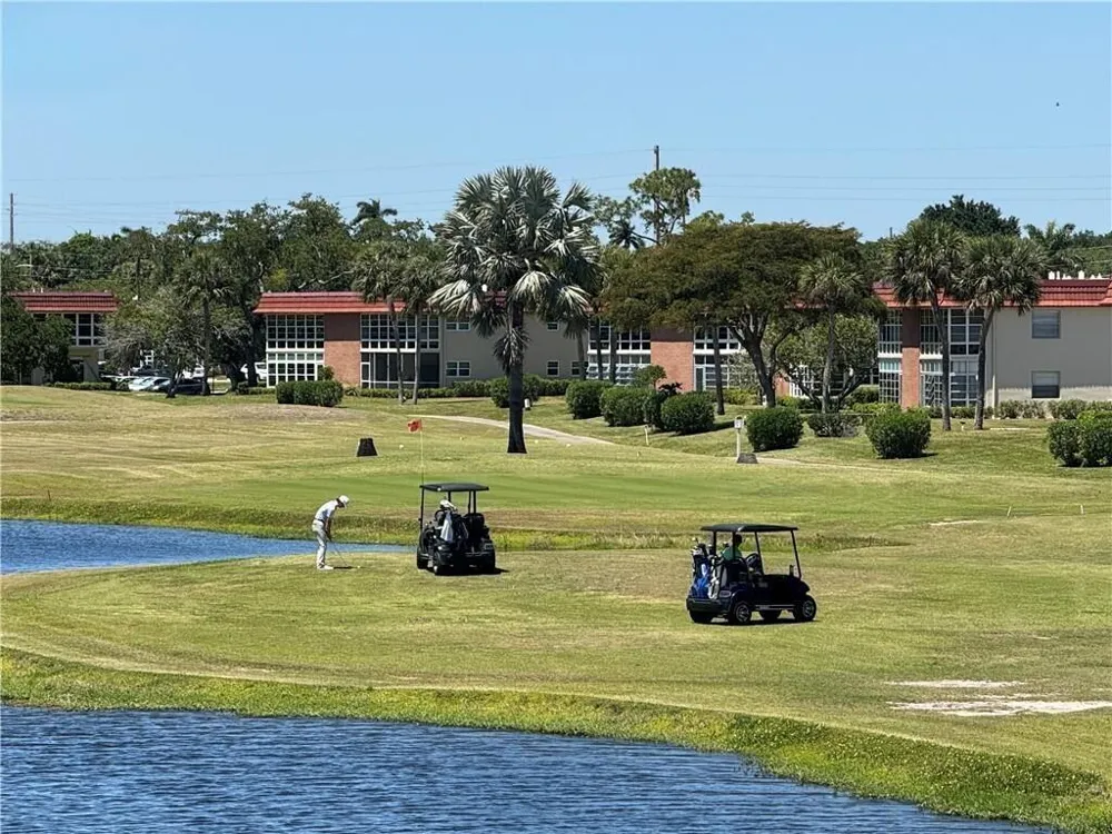 73 Royal Oak Court #101 Vero Beach, FL 32962