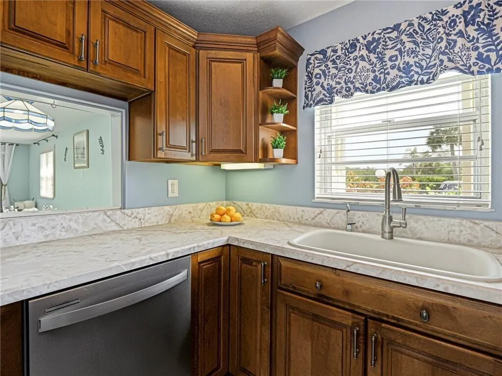 73 Royal Oak Court #101 Vero Beach, FL 32962
