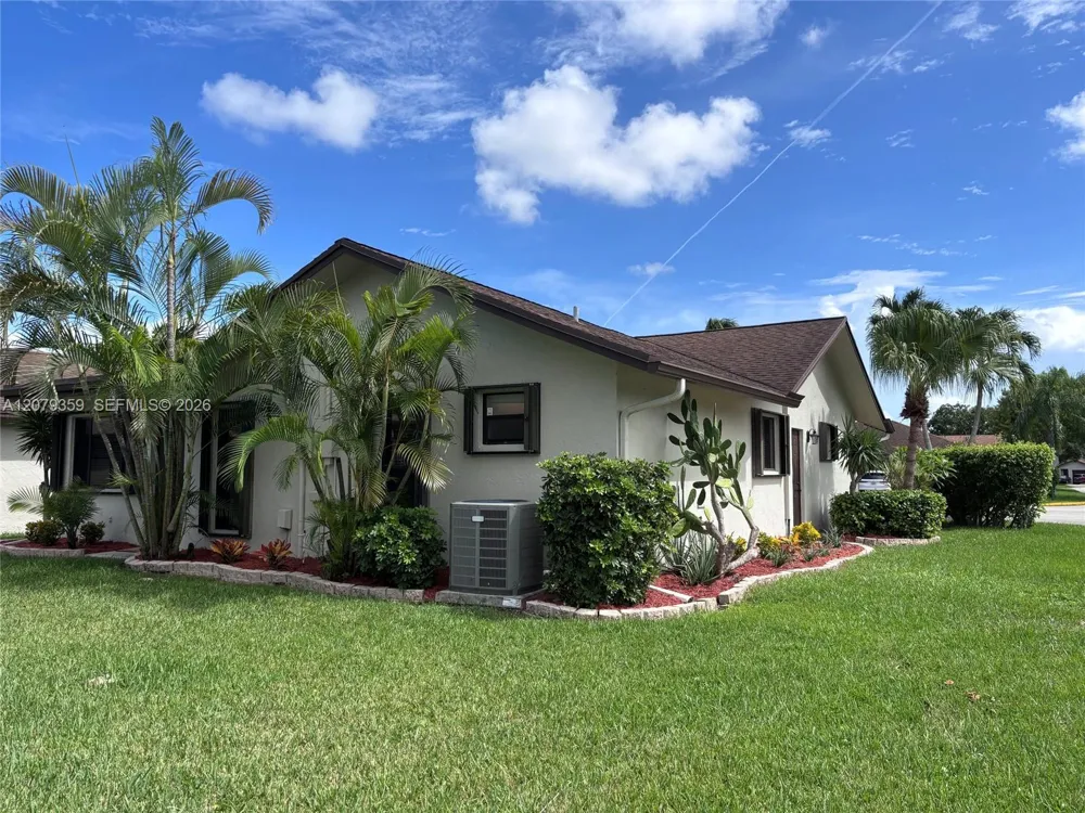 2377 SW 16 Dr Deerfield Beach, FL 33442