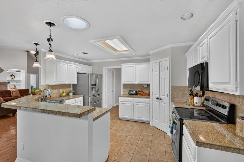 813 Twin Creek Drive Mansfield, TX 76063