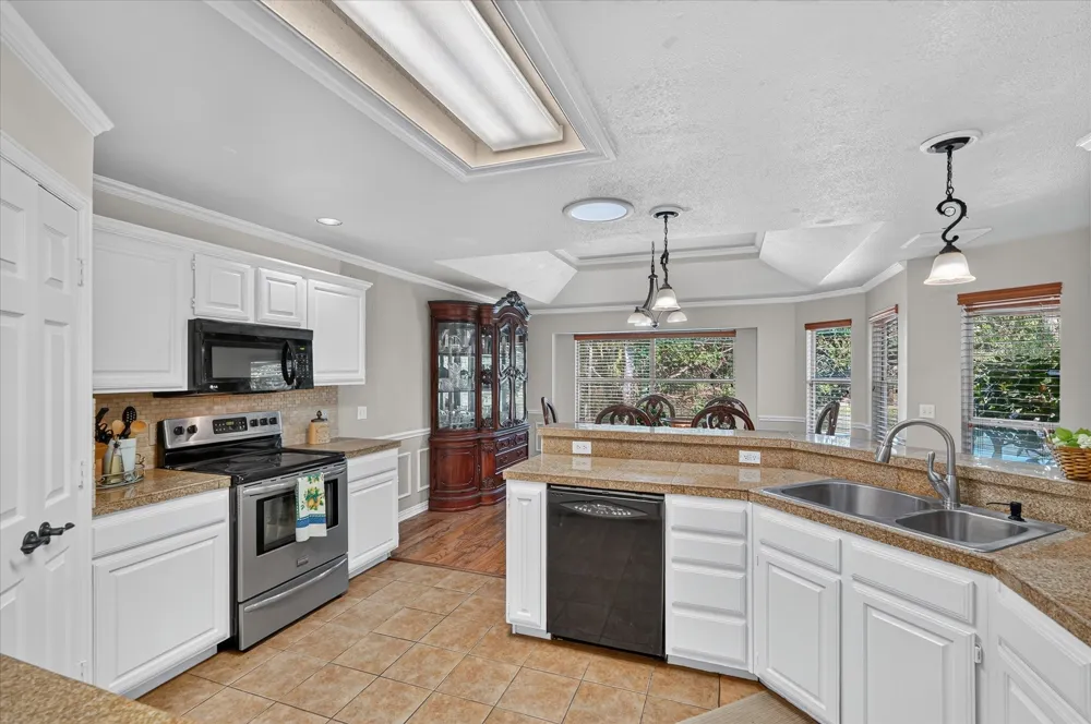 813 Twin Creek Drive Mansfield, TX 76063