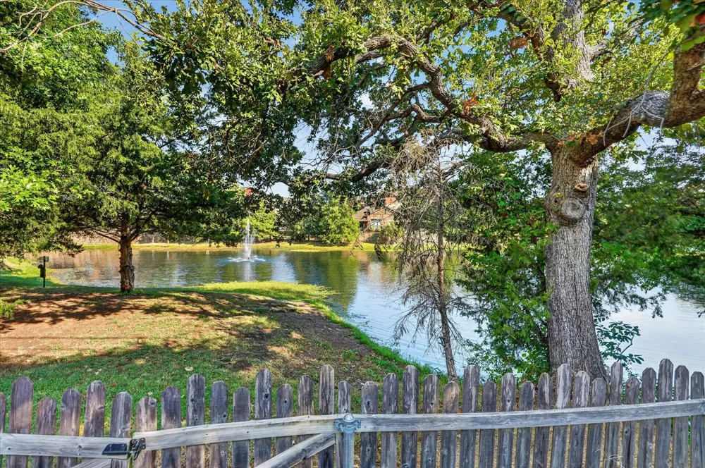 813 Twin Creek Drive Mansfield, TX 76063