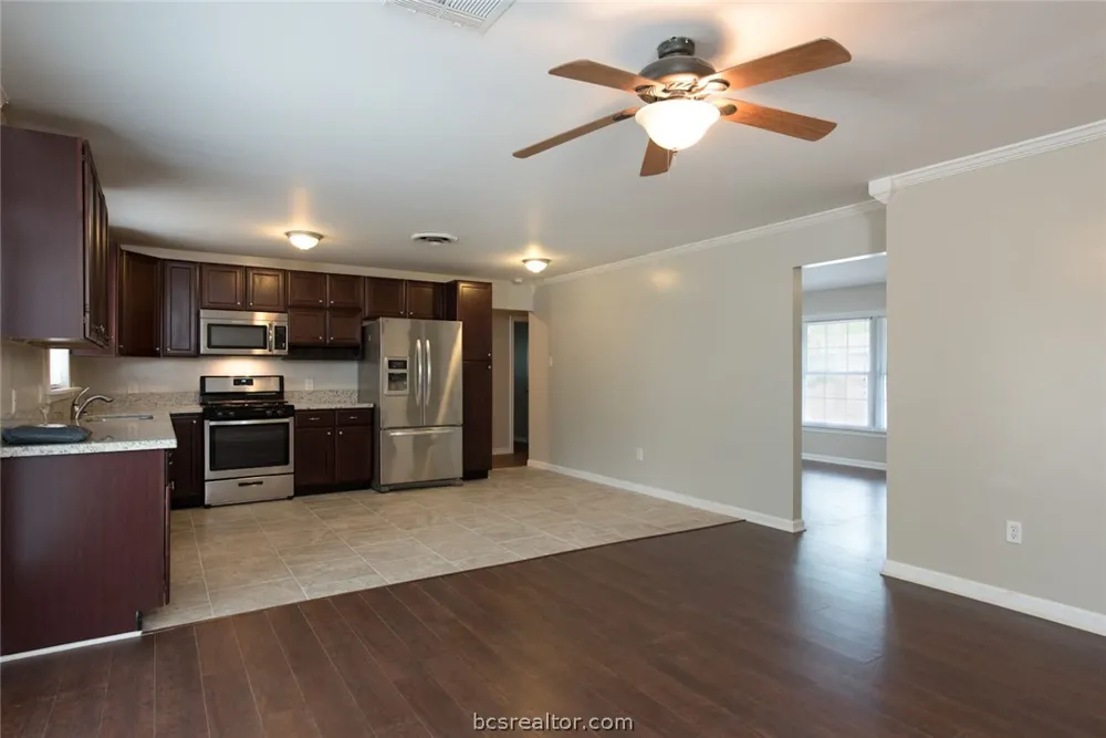 906 Lazy Lane Bryan, TX 77802