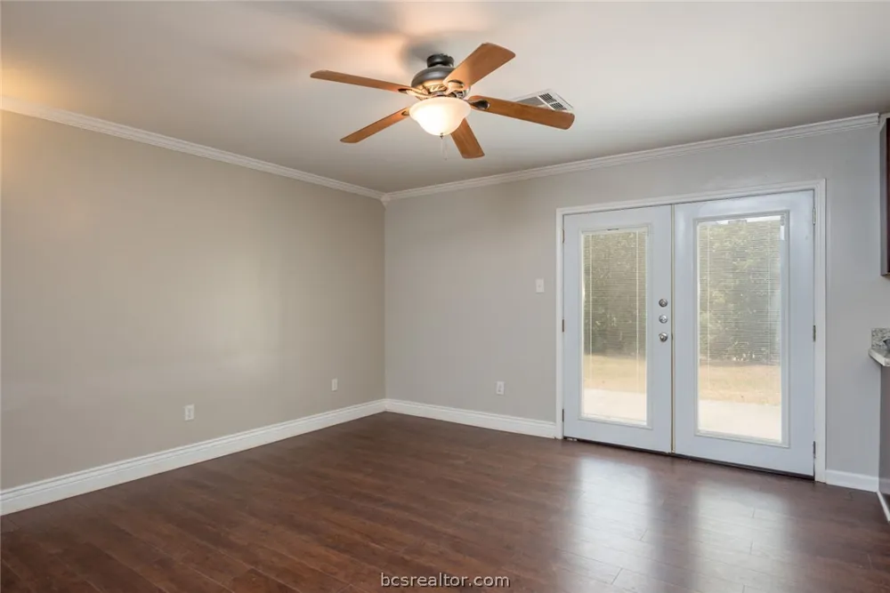 906 Lazy Lane Bryan, TX 77802