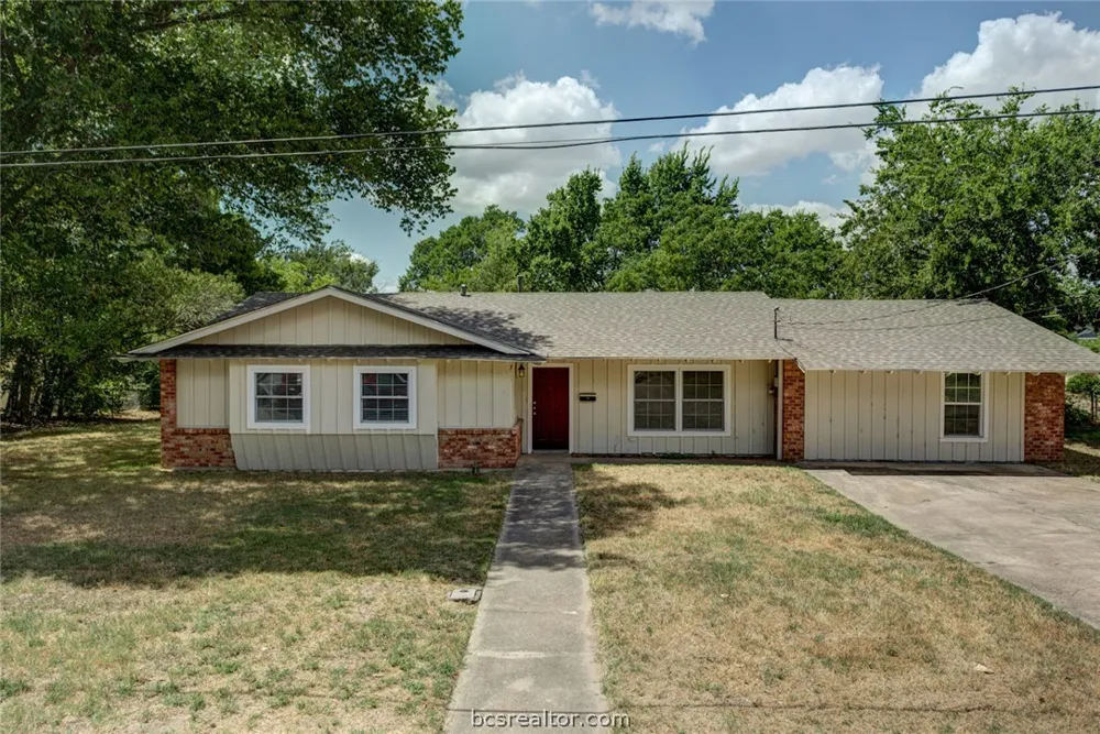 906 Lazy Lane Bryan, TX 77802