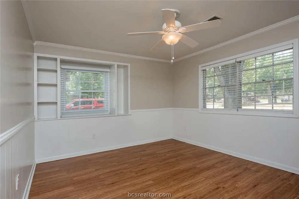 906 Lazy Lane Bryan, TX 77802
