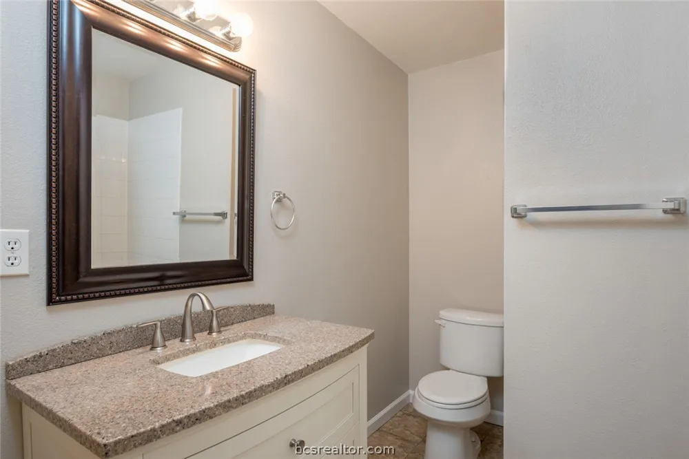 906 Lazy Lane Bryan, TX 77802