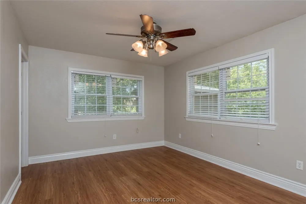 906 Lazy Lane Bryan, TX 77802