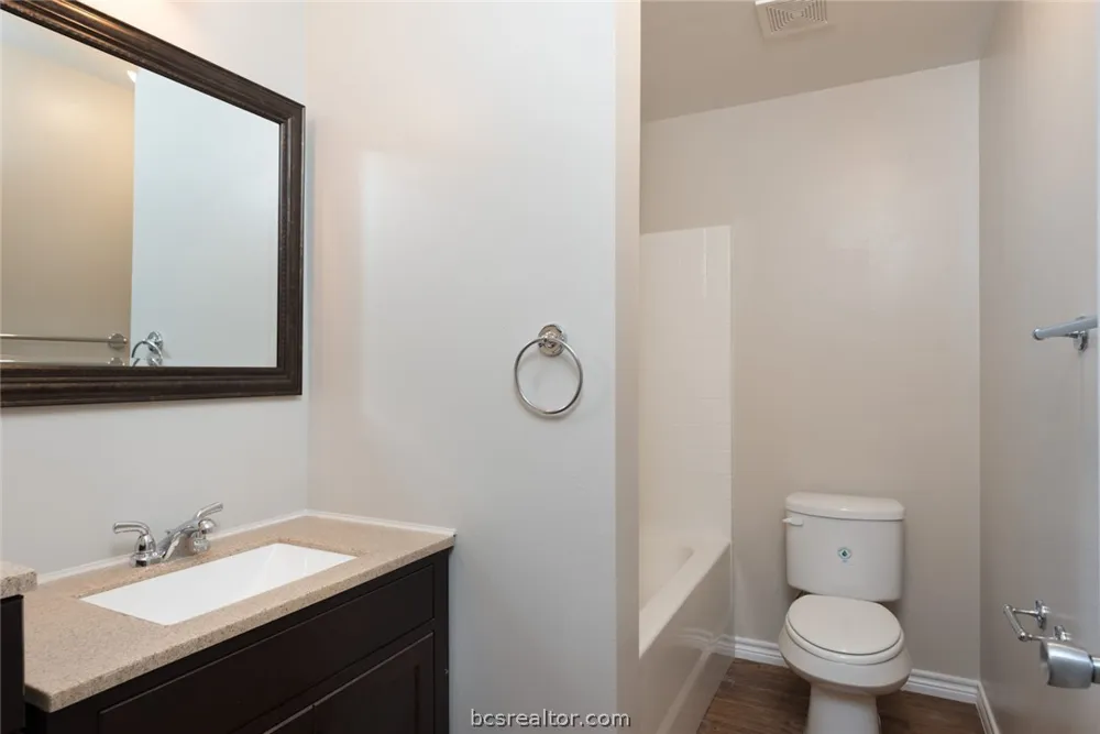 906 Lazy Lane Bryan, TX 77802