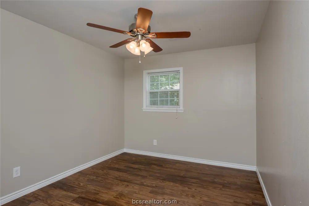 906 Lazy Lane Bryan, TX 77802