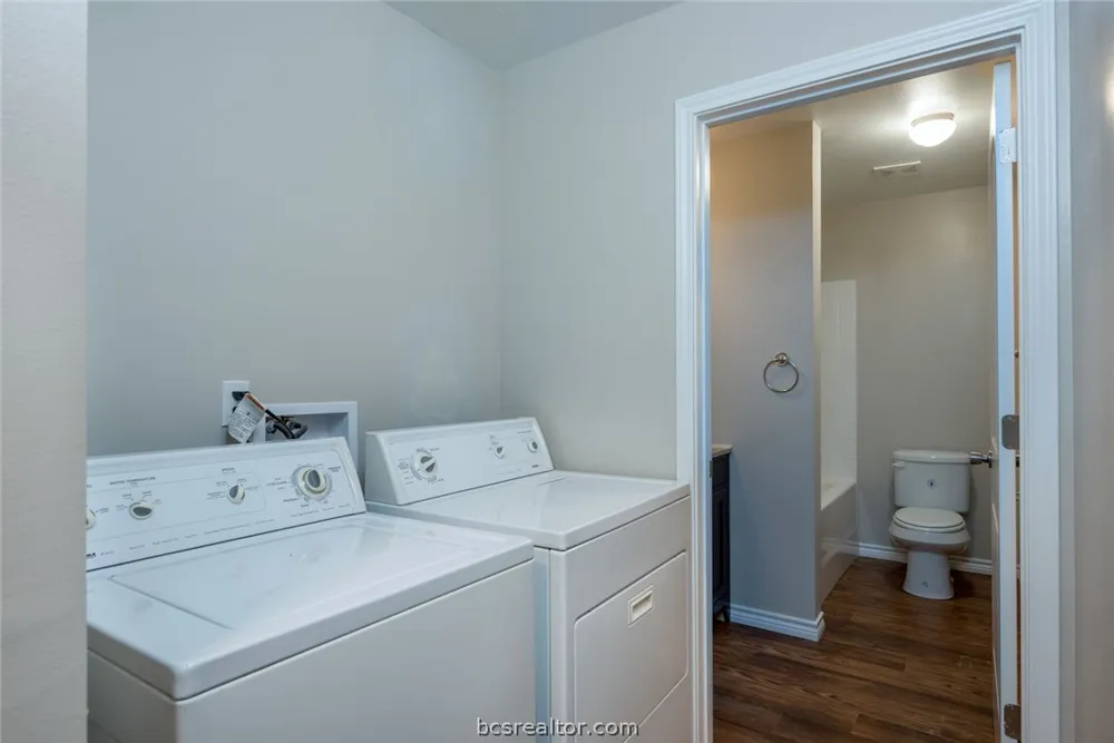906 Lazy Lane Bryan, TX 77802