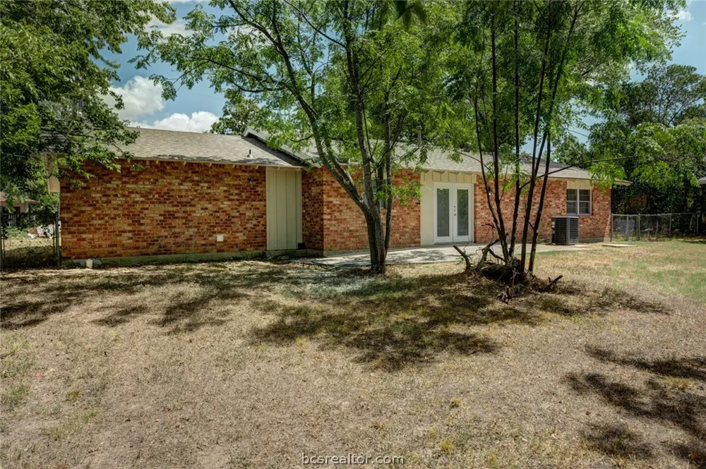 906 Lazy Lane Bryan, TX 77802