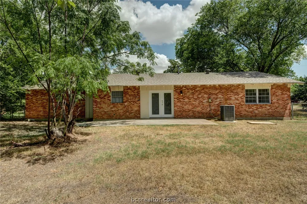 906 Lazy Lane Bryan, TX 77802