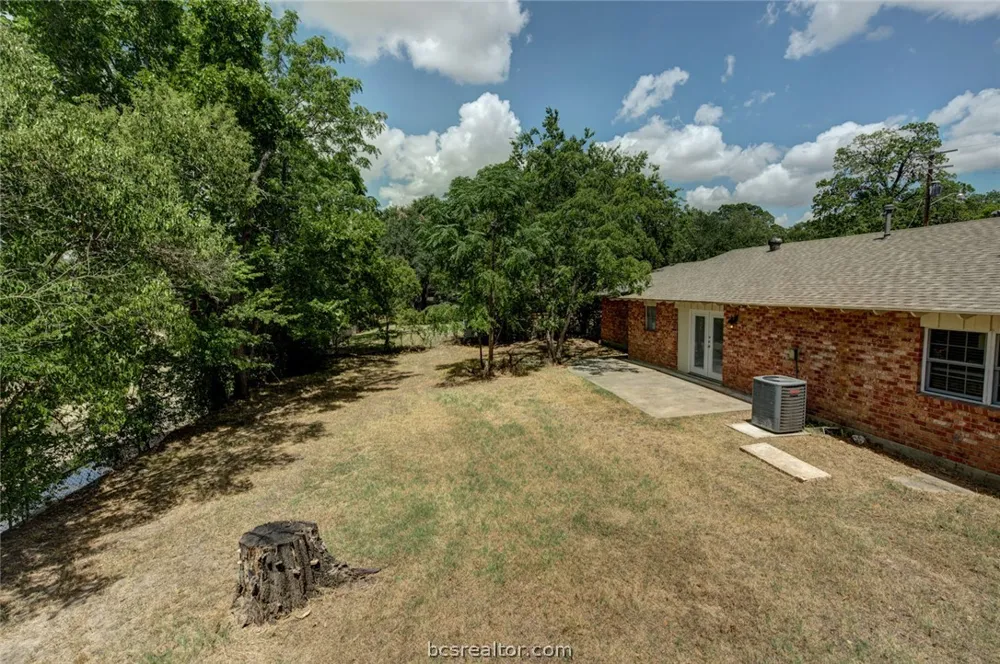 906 Lazy Lane Bryan, TX 77802