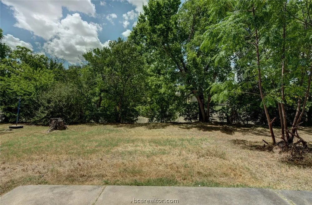 906 Lazy Lane Bryan, TX 77802