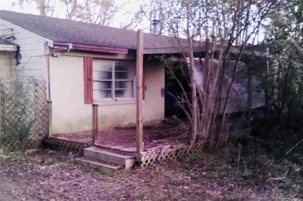 212 Moutain View Dr Daingerfield, TX 78638