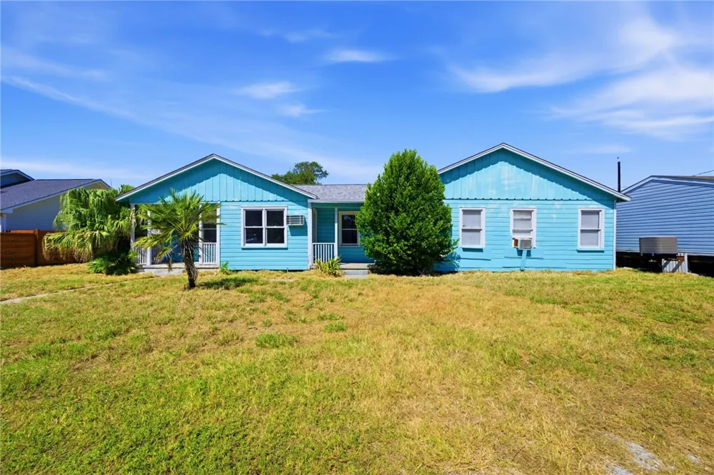 203 S 6th Street Rockport, TX 78382