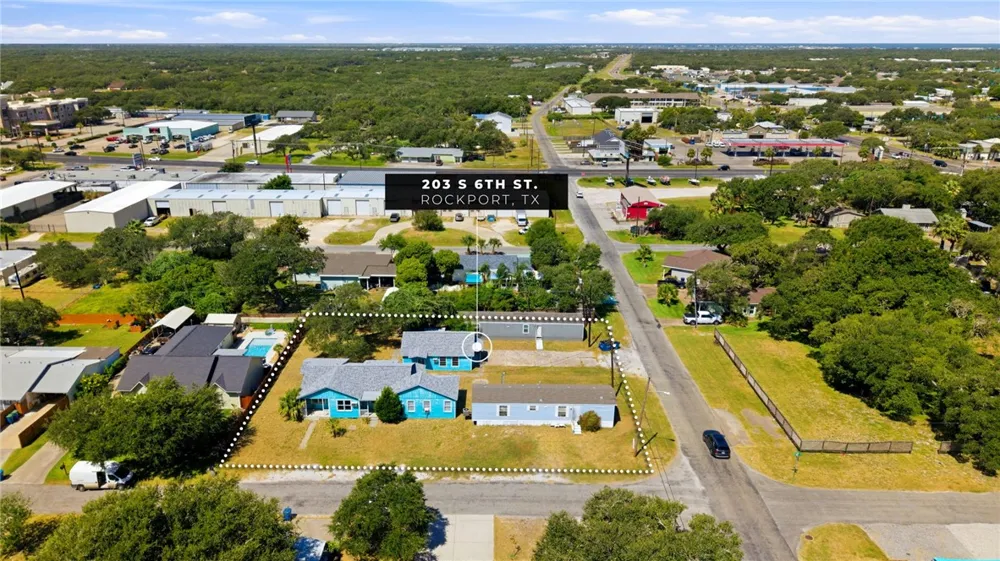 203 S 6th Street Rockport, TX 78382