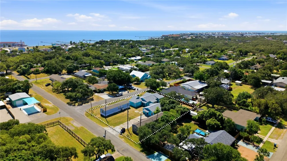 203 S 6th Street Rockport, TX 78382