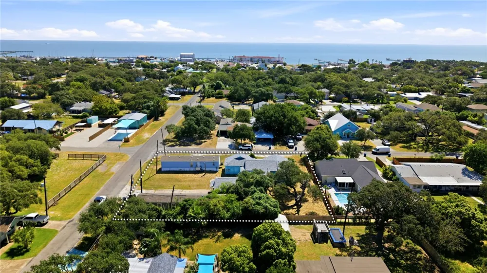 203 S 6th Street Rockport, TX 78382