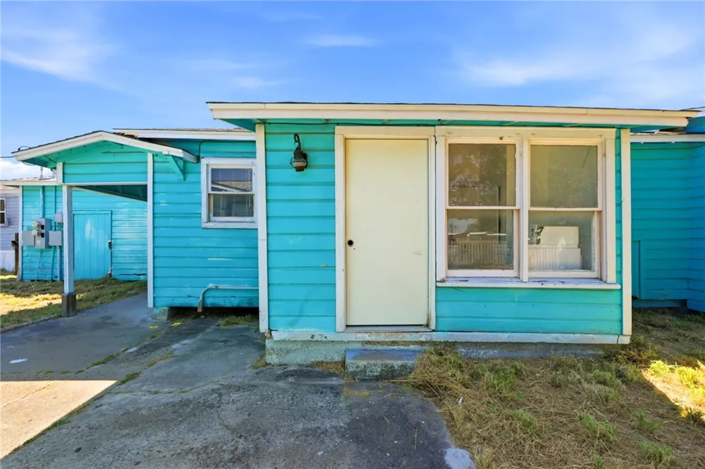 203 S 6th Street Rockport, TX 78382