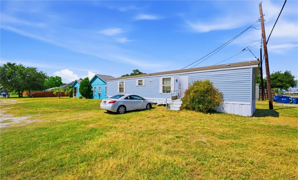 203 S 6th Street Rockport, TX 78382