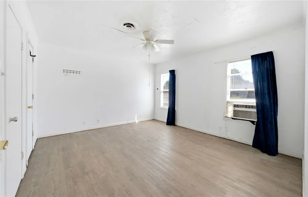203 S 6th Street Rockport, TX 78382