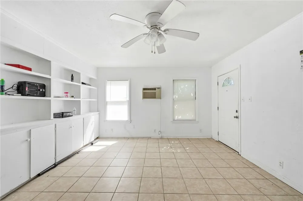 203 S 6th Street Rockport, TX 78382