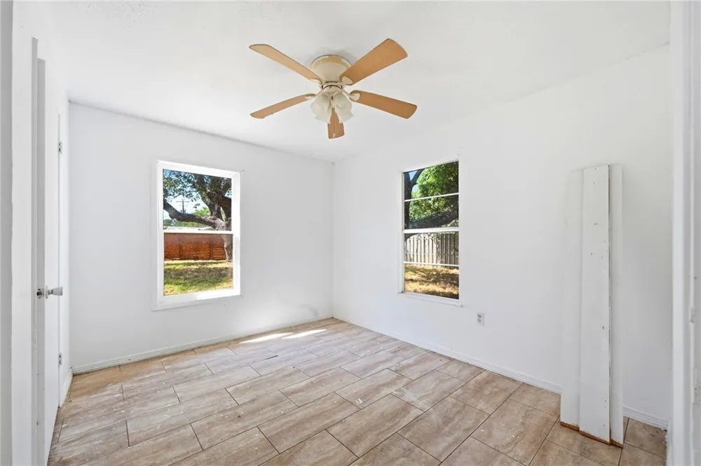 203 S 6th Street Rockport, TX 78382