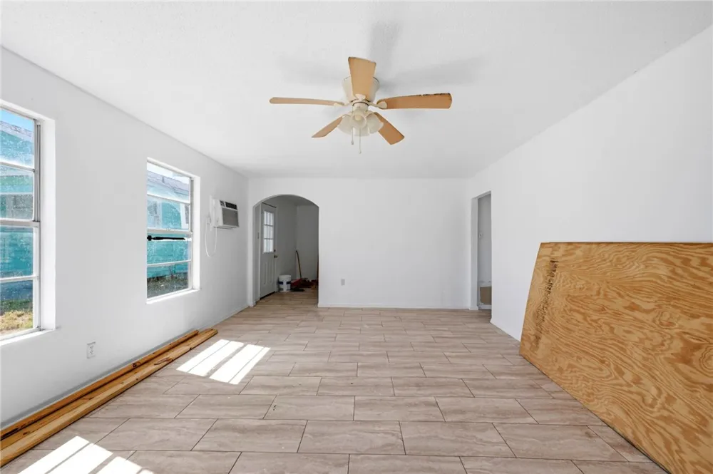 203 S 6th Street Rockport, TX 78382