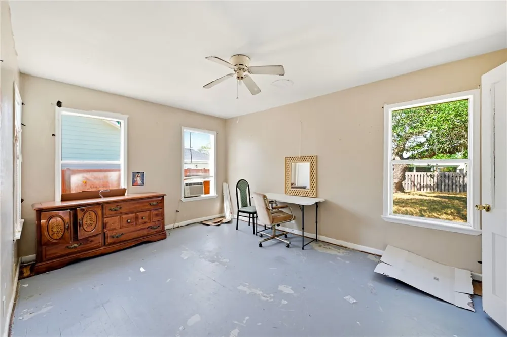 203 S 6th Street Rockport, TX 78382