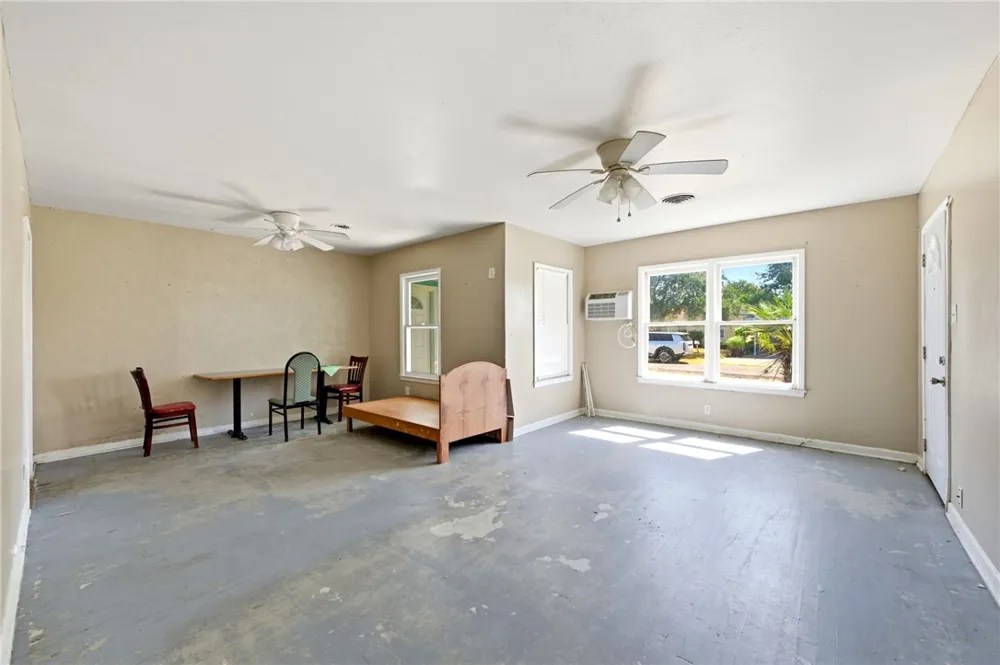 203 S 6th Street Rockport, TX 78382