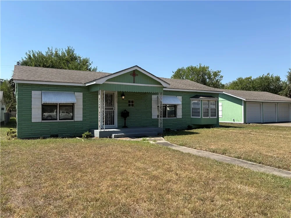 1010 E Fulton Street Sinton, TX 78387