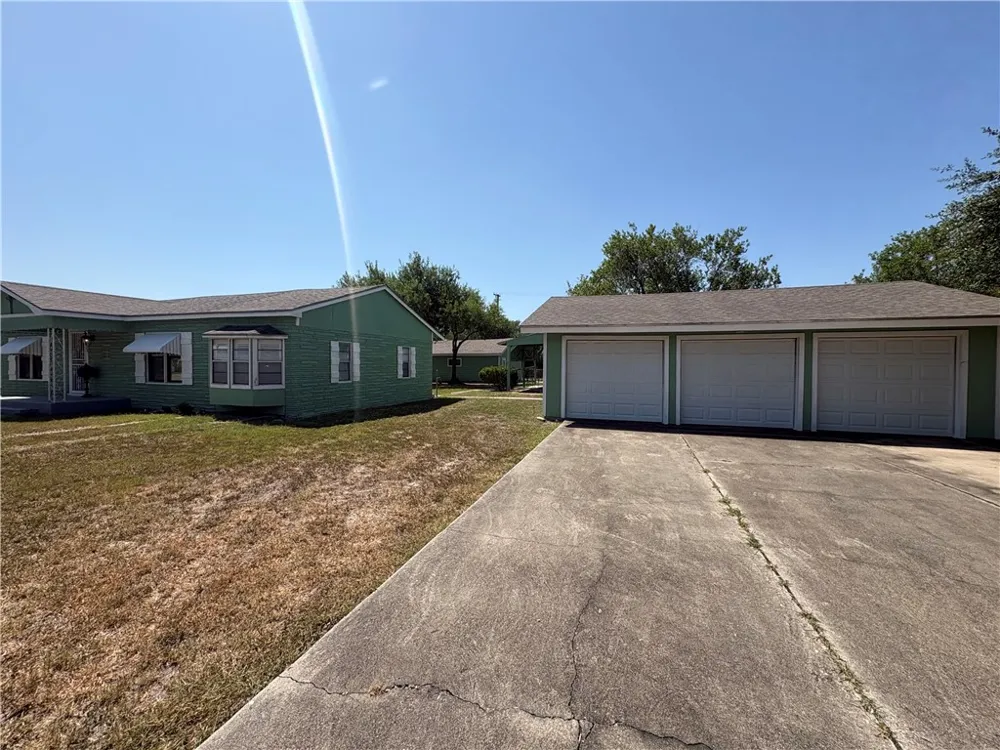 1010 E Fulton Street Sinton, TX 78387
