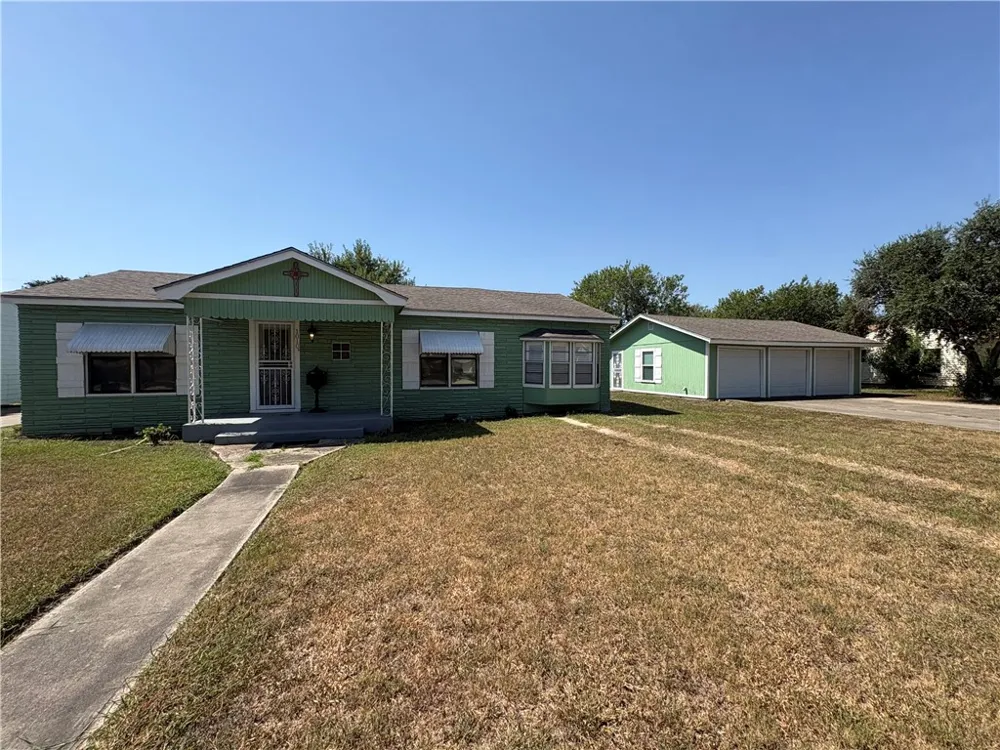 1010 E Fulton Street Sinton, TX 78387