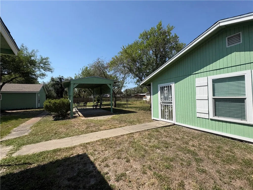 1010 E Fulton Street Sinton, TX 78387
