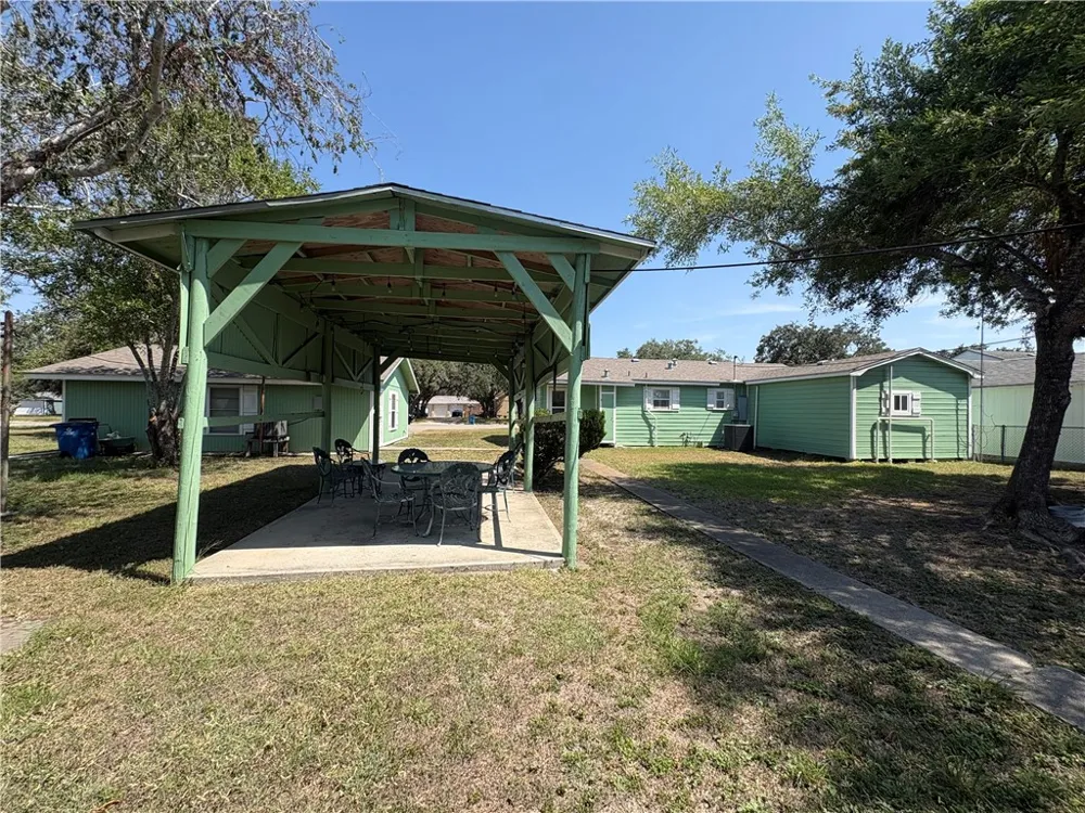 1010 E Fulton Street Sinton, TX 78387