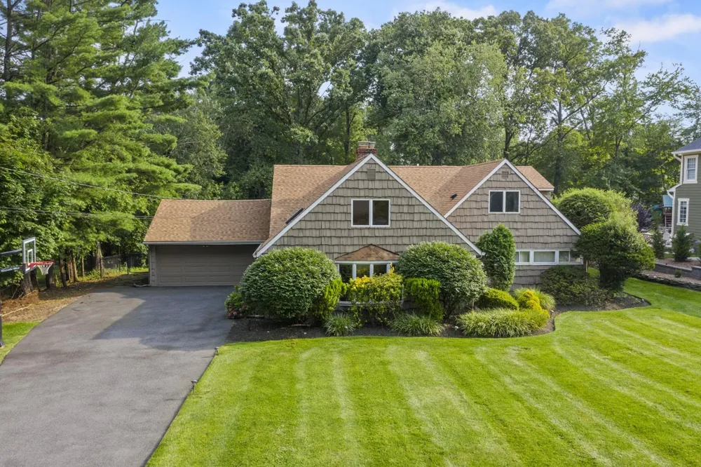 926 NORGATE DR Ridgewood, NJ 07450